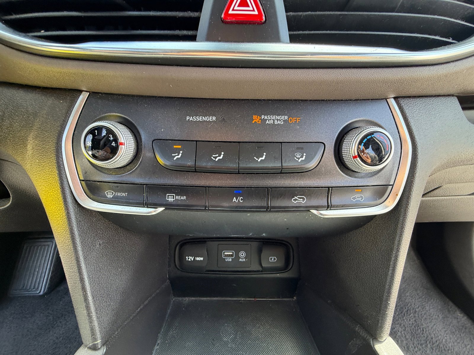 Used 2020 Hyundai Santa Fe SE AWD/4WD image 12