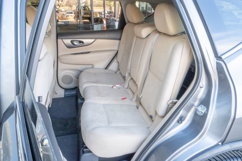 Used 2016 Nissan Rogue SV AWD/4WD image 17