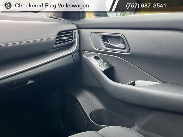 Used 2024 Nissan Rogue S AWD/4WD image 32
