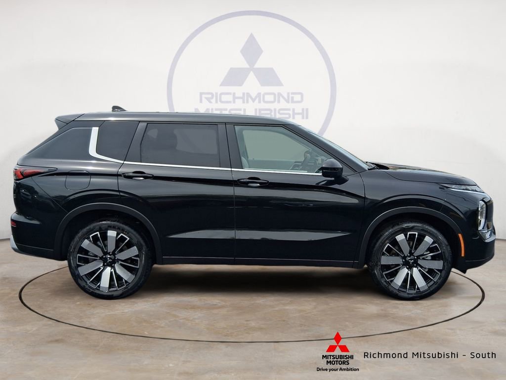New 2026 Mitsubishi Outlander SE FWD image 2