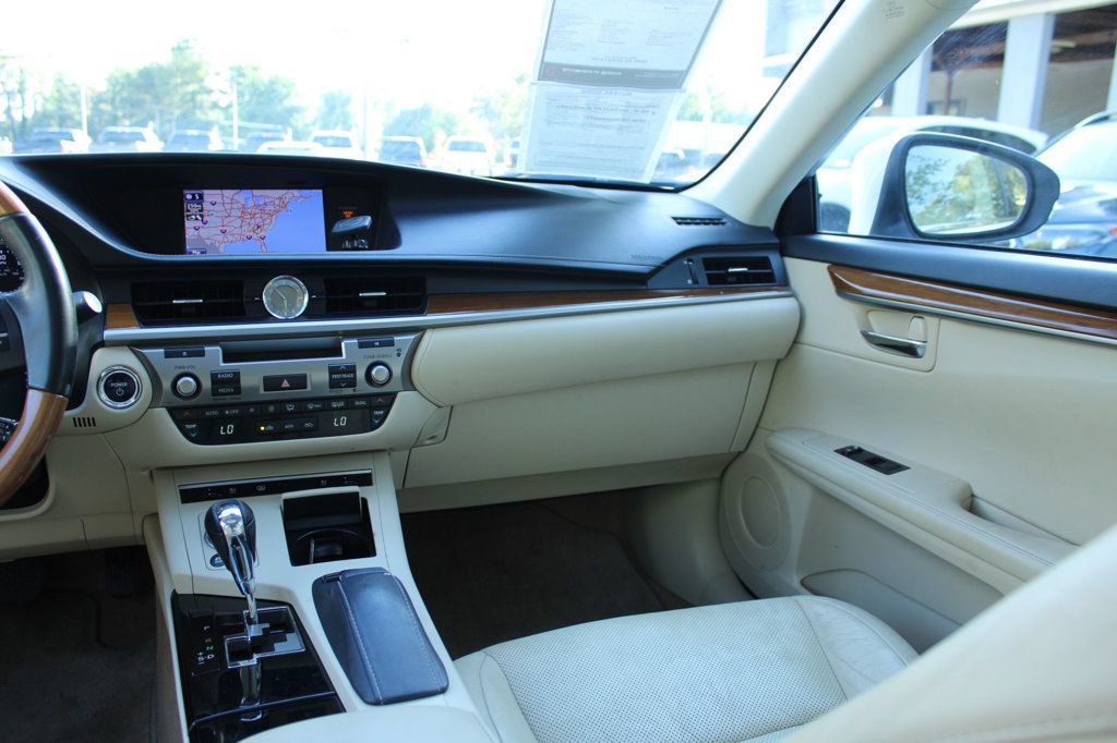 Used 2014 Lexus ES 300h w/ Luxury Package w/Bamboo Trim FWD image 15