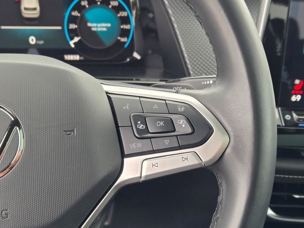 Used 2024 Volkswagen Atlas Cross Sport SEL Premium R-Line image 27