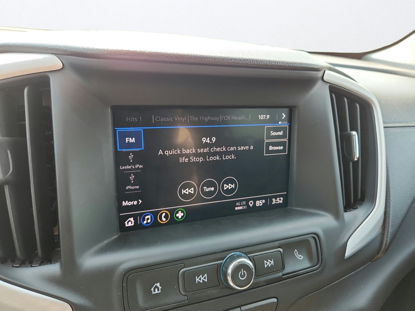 Used 2024 GMC Terrain SLE AWD/4WD image 16