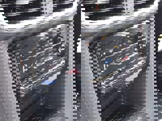 New 2025 Volkswagen Taos SE image 19