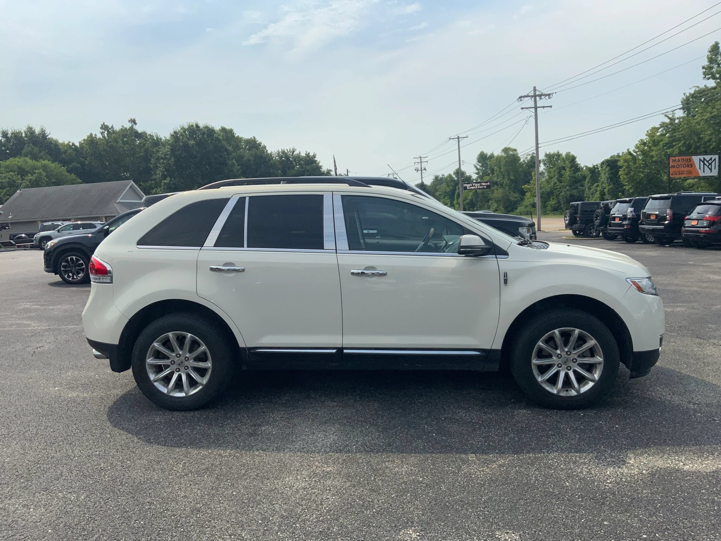 Used 2013 Lincoln MKX FWD image 4