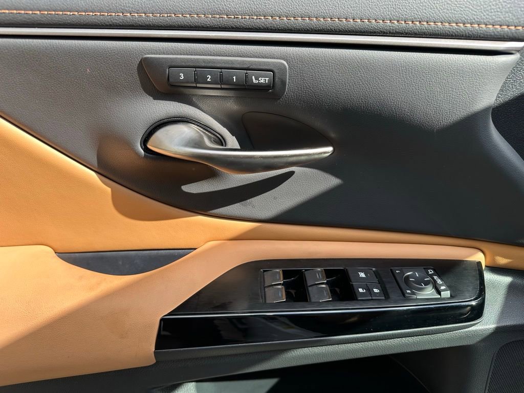 Used 2024 Lexus ES 350 w/ Premium Package image 33