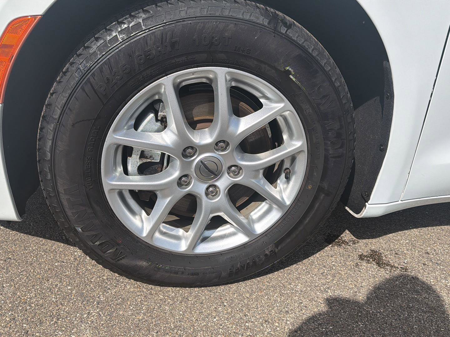 Used 2023 Chrysler Voyager LX image 9