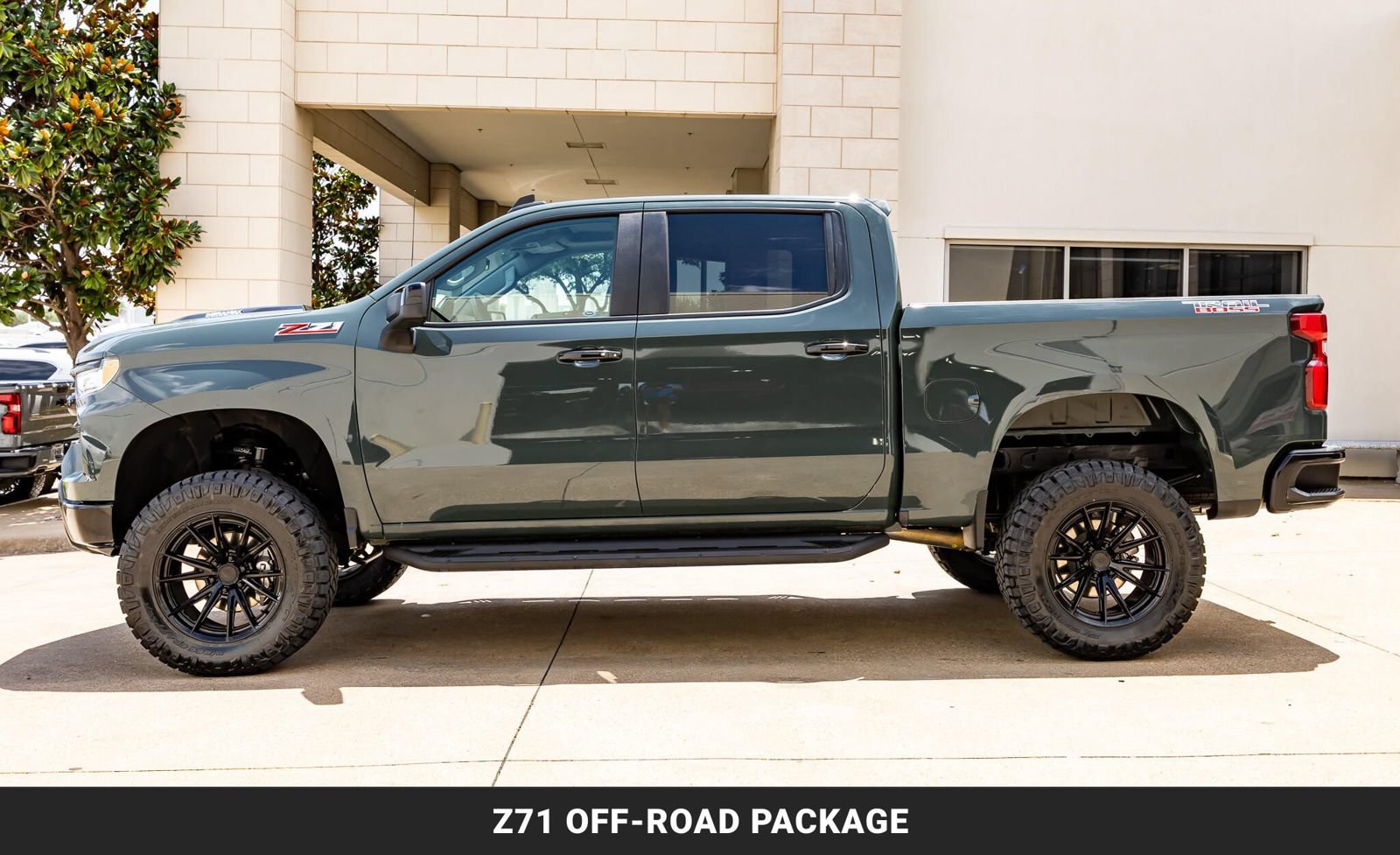 Used 2025 Chevrolet Silverado 1500 LT Trail Boss w/ Convenience Package II AWD/4WD image 6