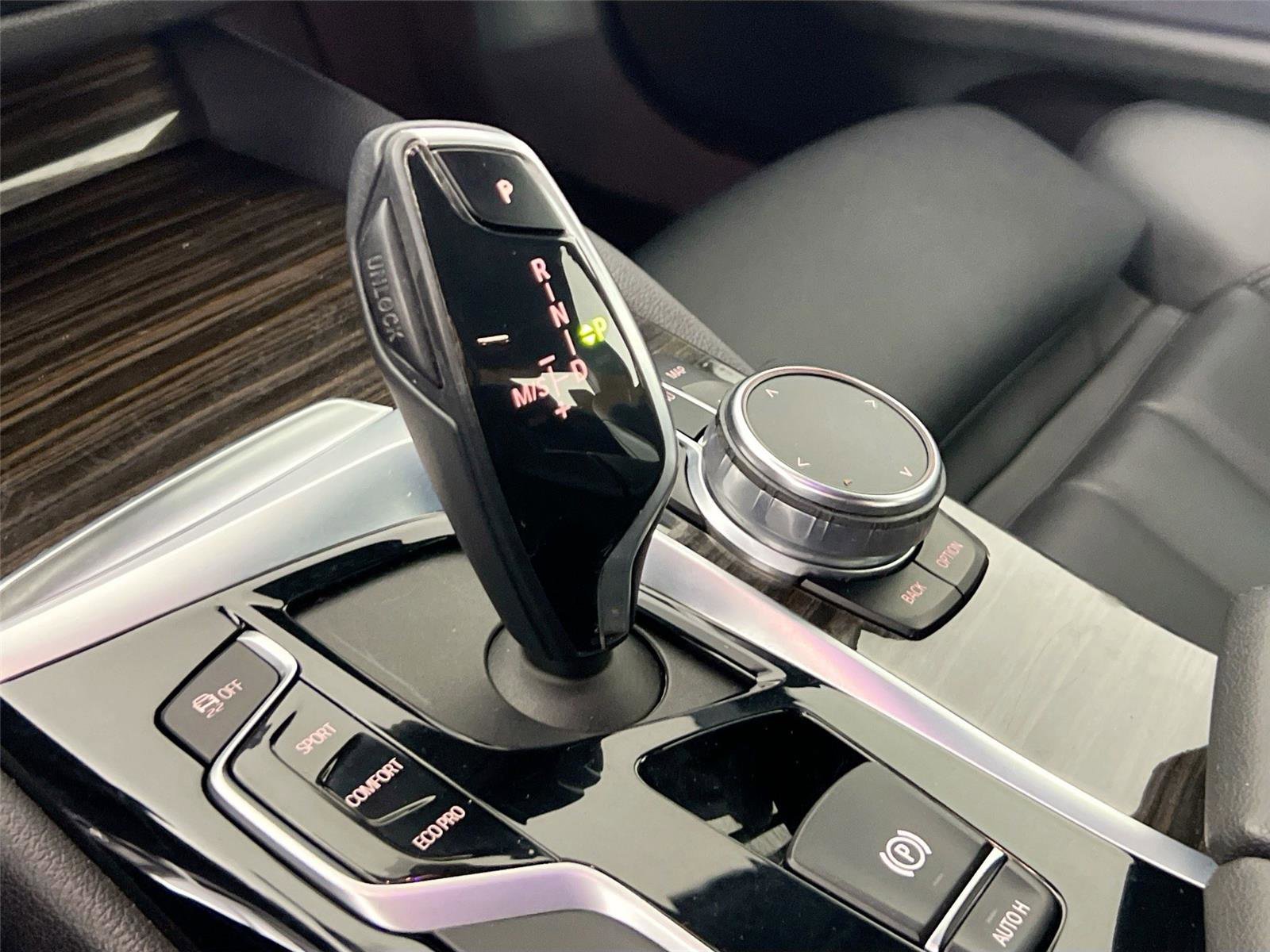 Used 2019 BMW 530i xDrive w/ Convenience Package AWD/4WD image 17