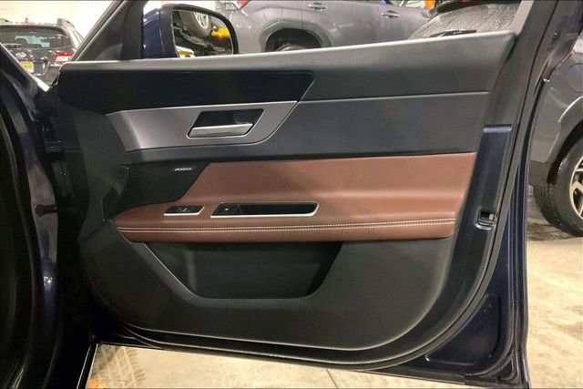 Used 2018 Jaguar XF R-Sport image 24