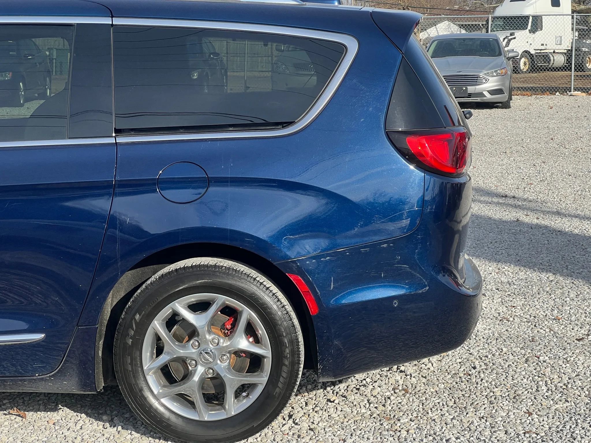 Used 2017 Chrysler Pacifica Limited image 6