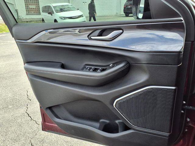 Certified 2022 Jeep Grand Cherokee L Laredo image 17