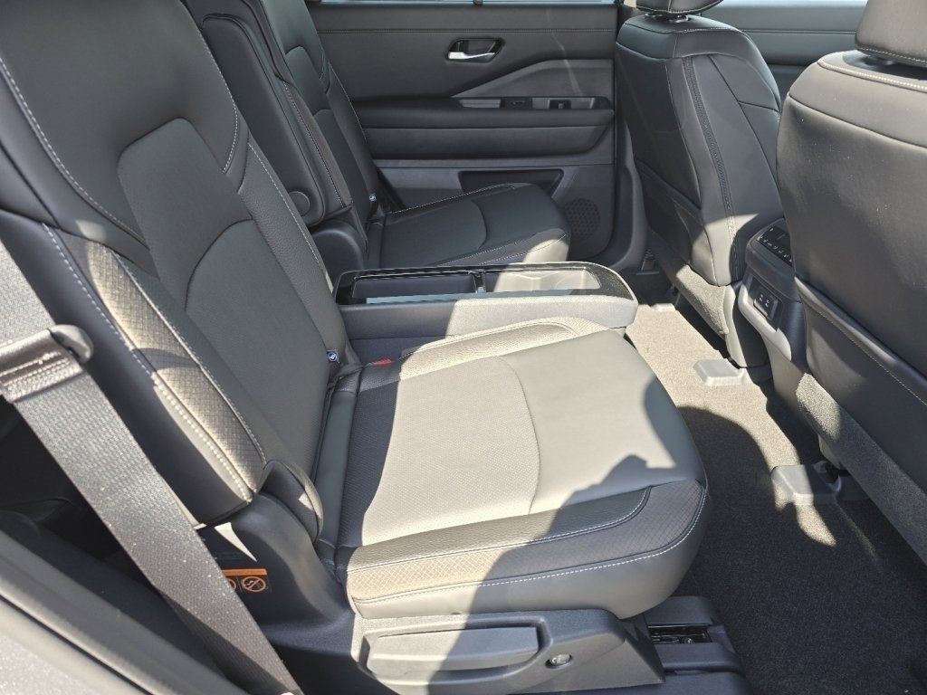 New 2026 Nissan Pathfinder SL image 12