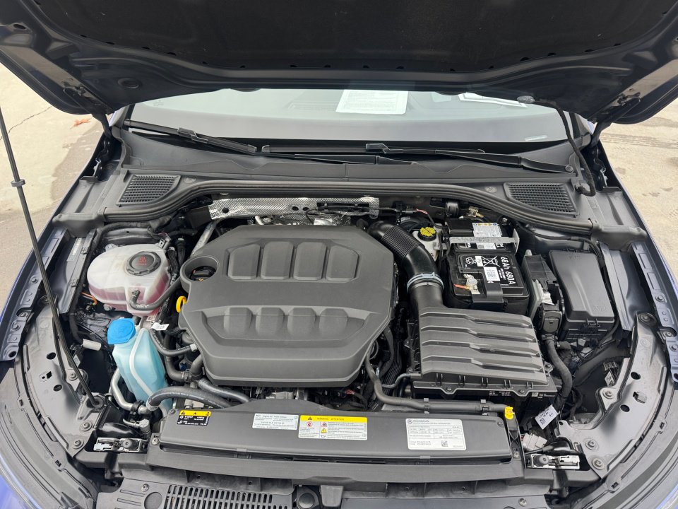 Used 2024 Volkswagen Golf R 2.0T image 18