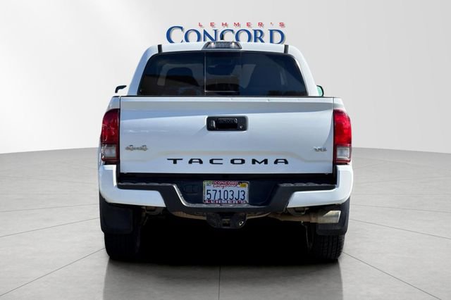 Used 2022 Toyota Tacoma SR5 w/ Technology Package image 5