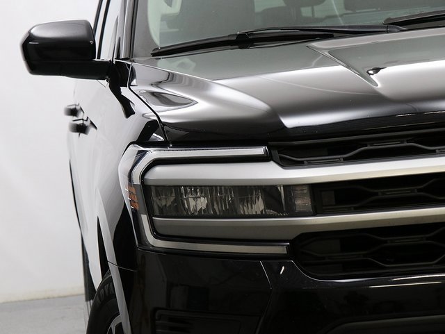 Used 2024 Ford Expedition Max XLT image 4