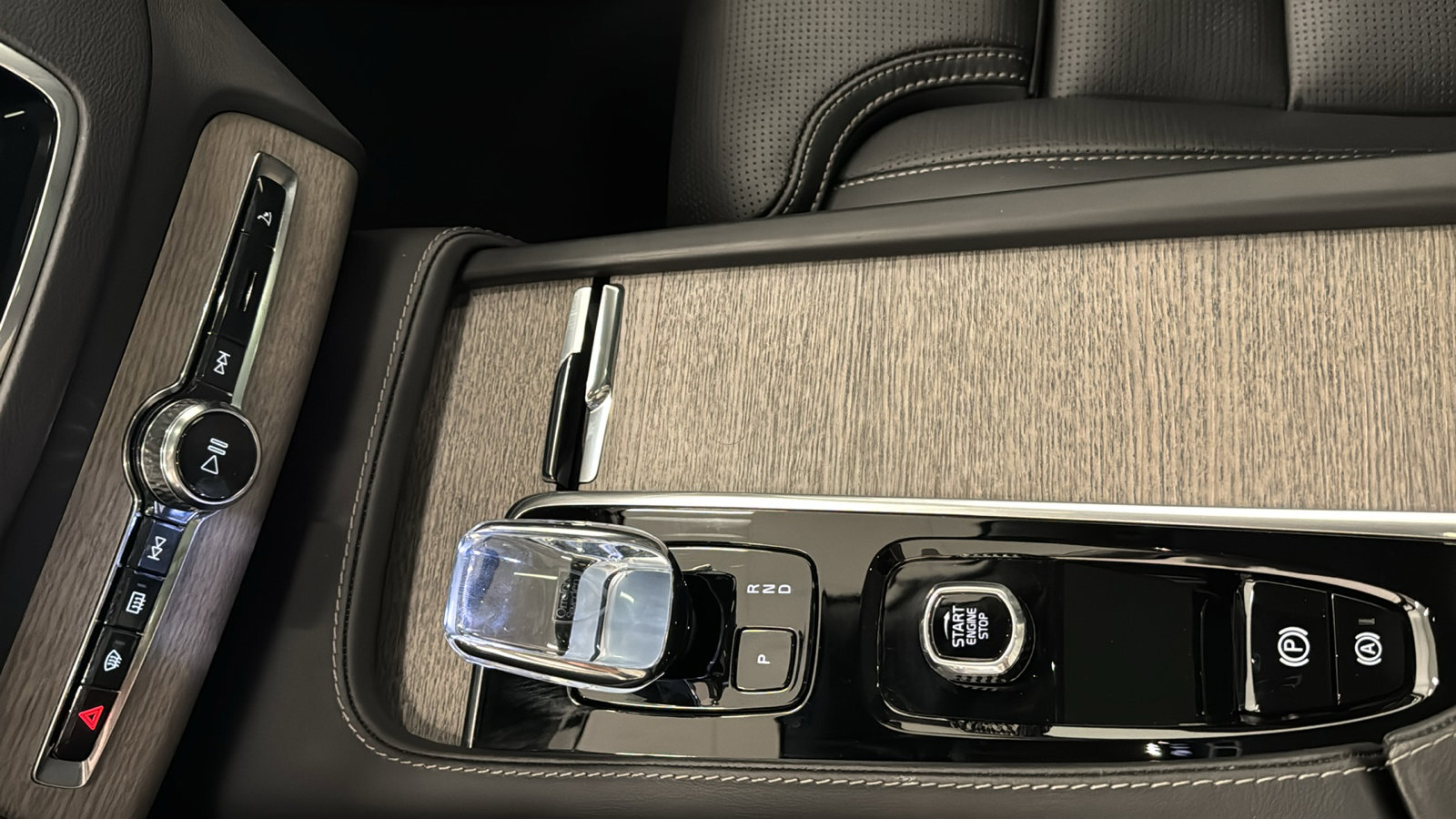 Used 2024 Volvo XC90 B6 Ultimate w/ Protection Package Premier AWD/4WD image 19
