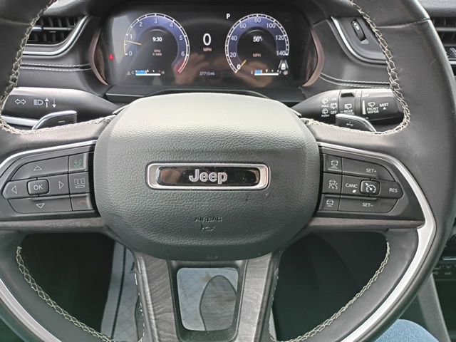Used 2023 Jeep Grand Cherokee Limited w/ Black Appearance Package AWD/4WD image 17