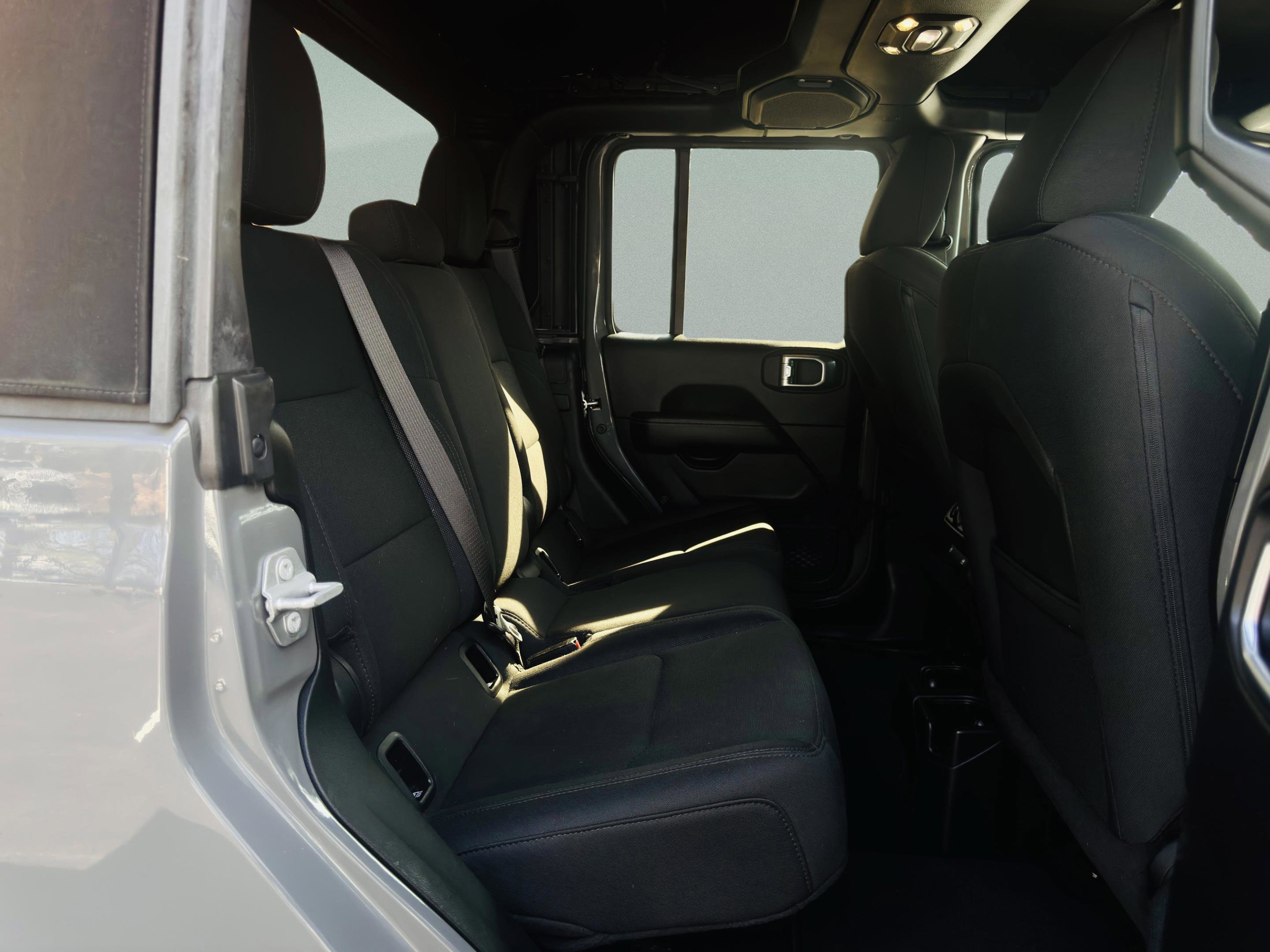 Used 2020 Jeep Gladiator Overland w/ Dual Top Group image 33