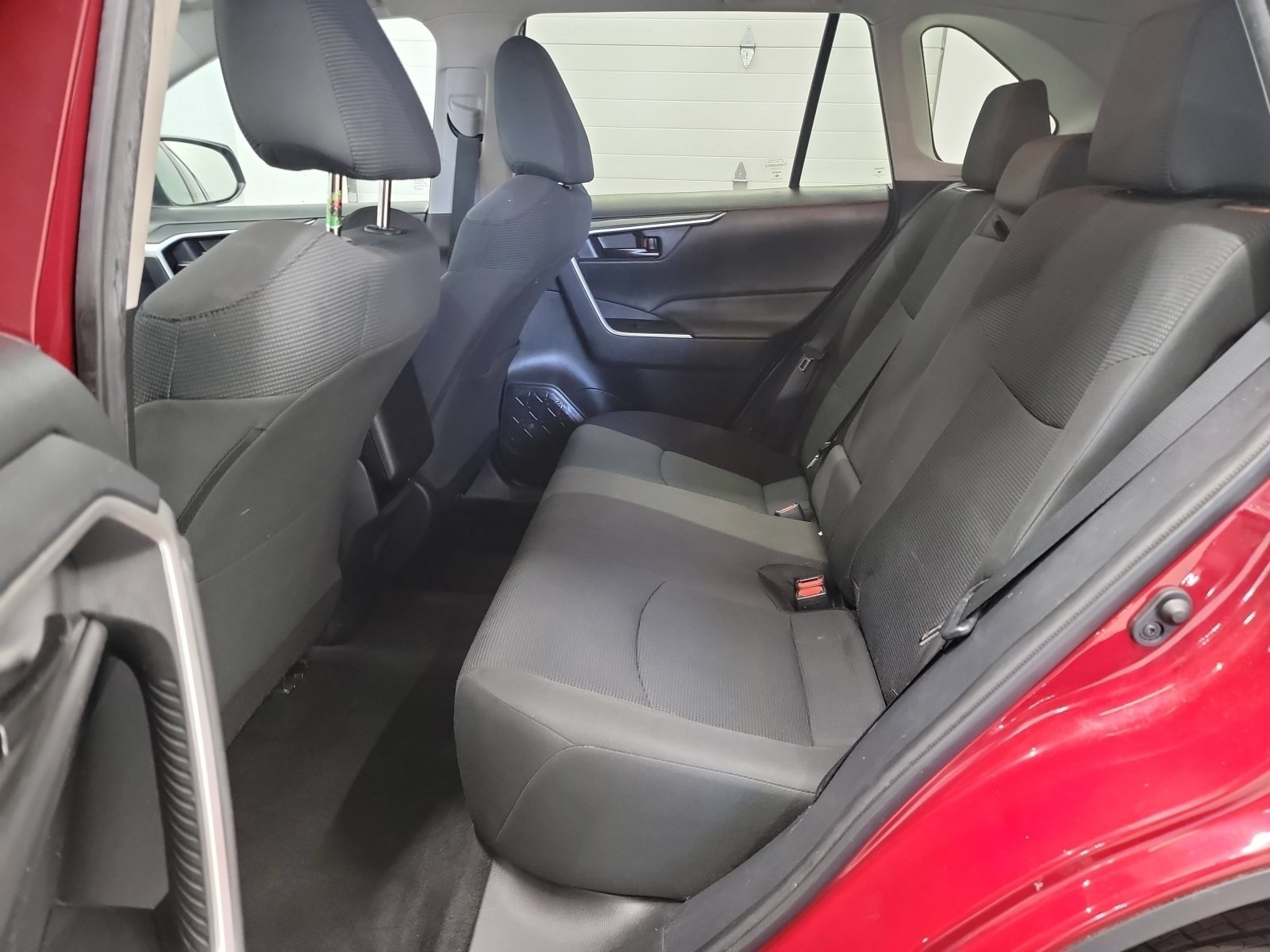 Used 2021 Toyota RAV4 LE AWD/4WD image 27