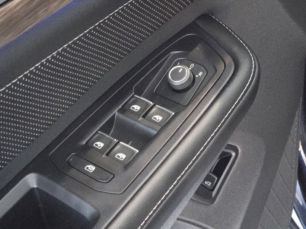 Used 2024 Volkswagen Atlas SEL AWD/4WD image 23