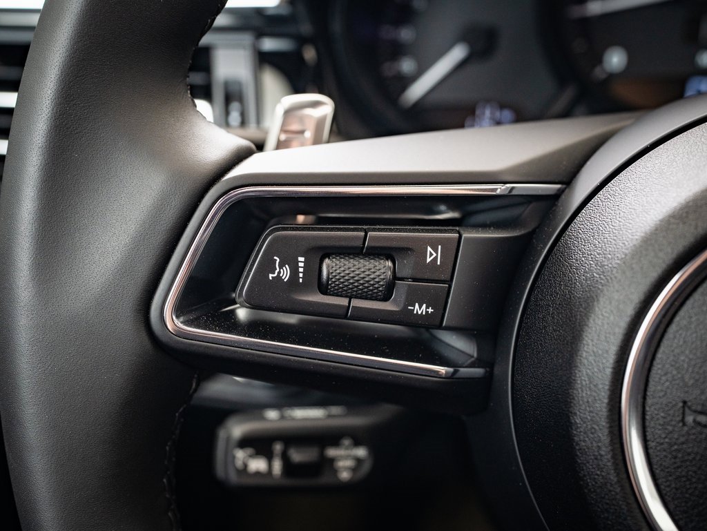 Used 2025 Porsche Macan image 24
