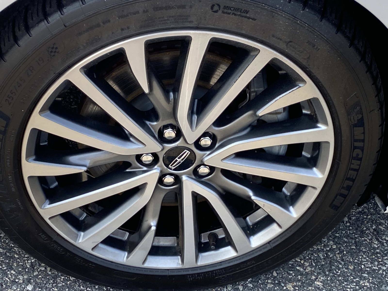 Used 2017 Lincoln Continental Select FWD image 26