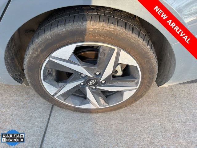 Used 2021 Hyundai Elantra Limited image 10