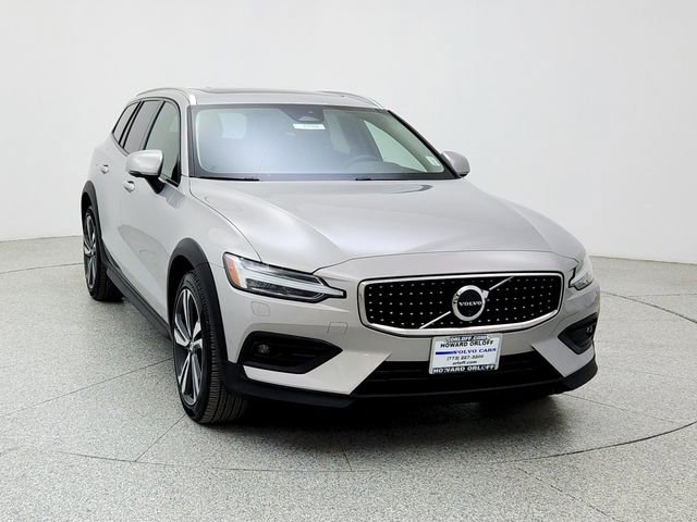 Certified 2025 Volvo V60 B5 Cross Country Plus image 2