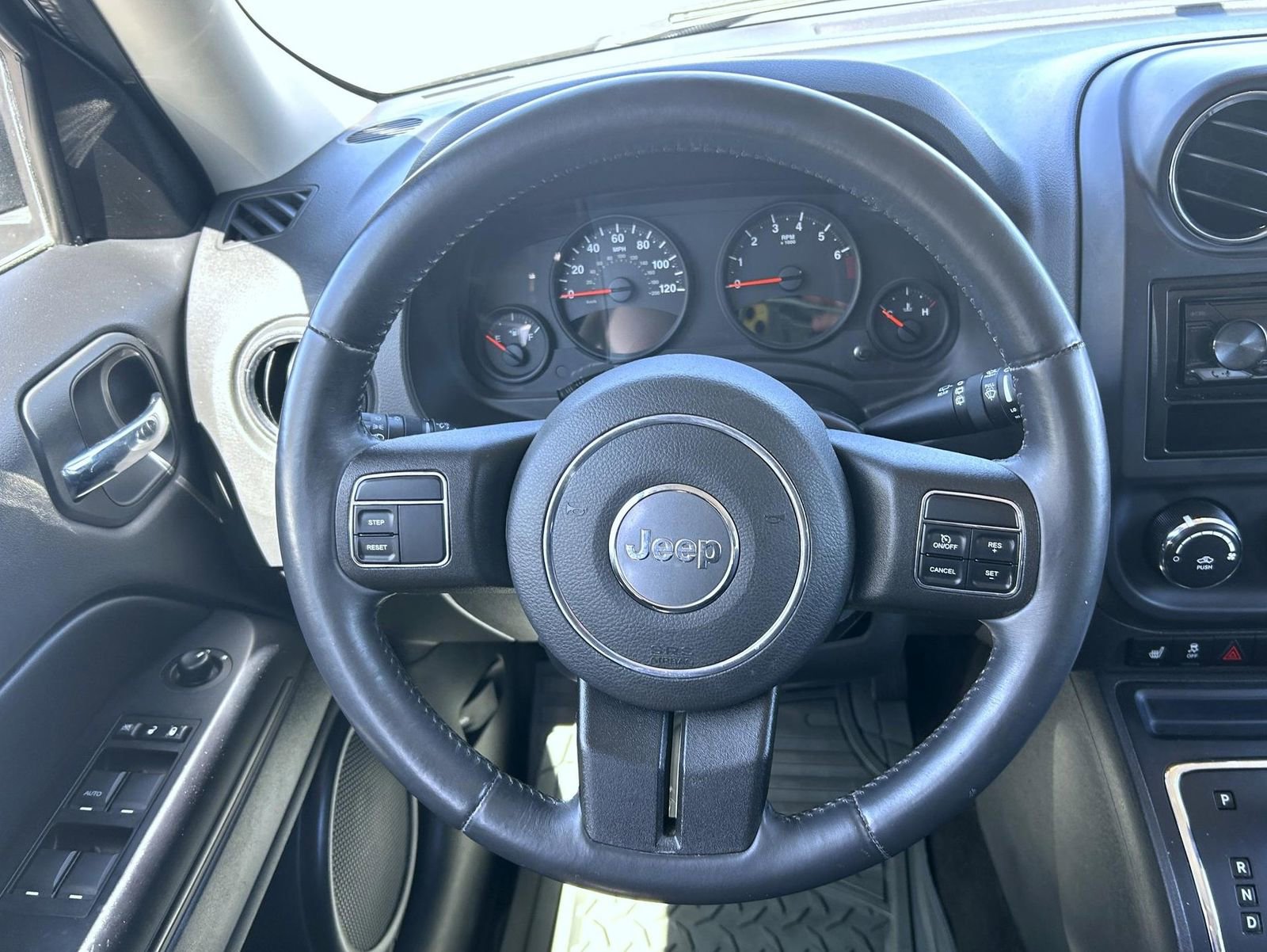 Used 2013 Jeep Patriot Latitude AWD/4WD image 11