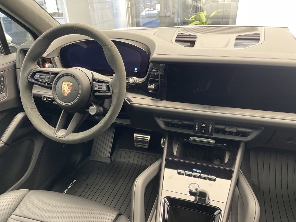 New 2026 Porsche Cayenne GTS image 21