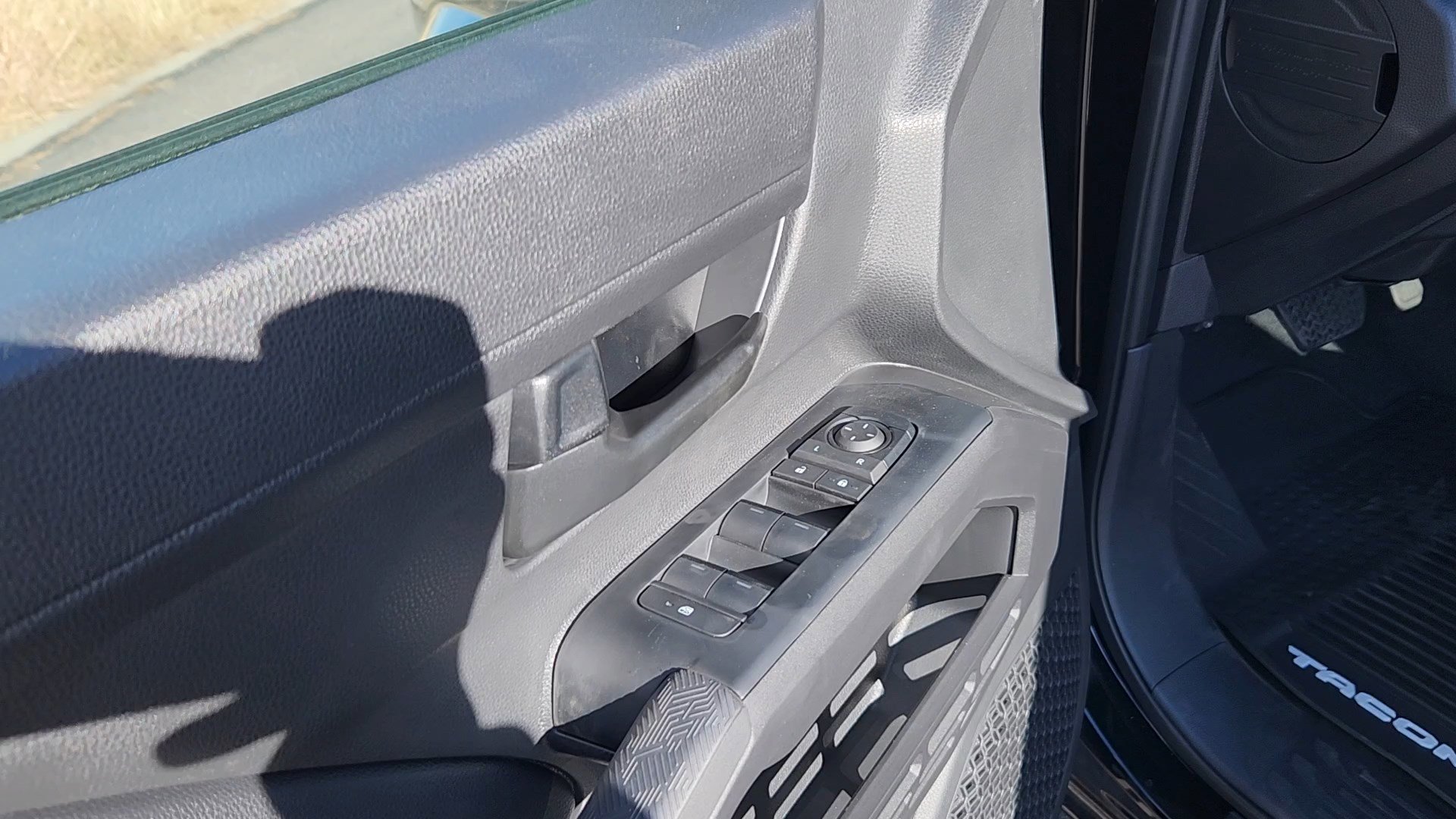 New 2025 Toyota Tacoma SR5 image 7