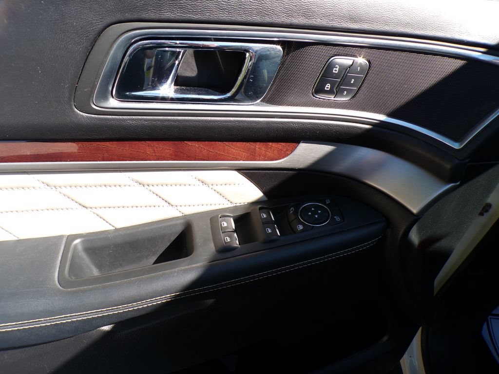 Used 2018 Ford Explorer Platinum AWD/4WD image 24