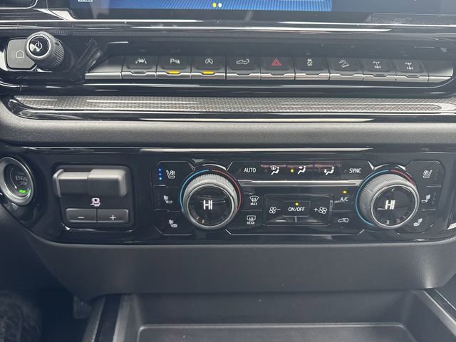 Used 2025 Chevrolet Silverado 1500 ZR2 w/ Technology Package image 35