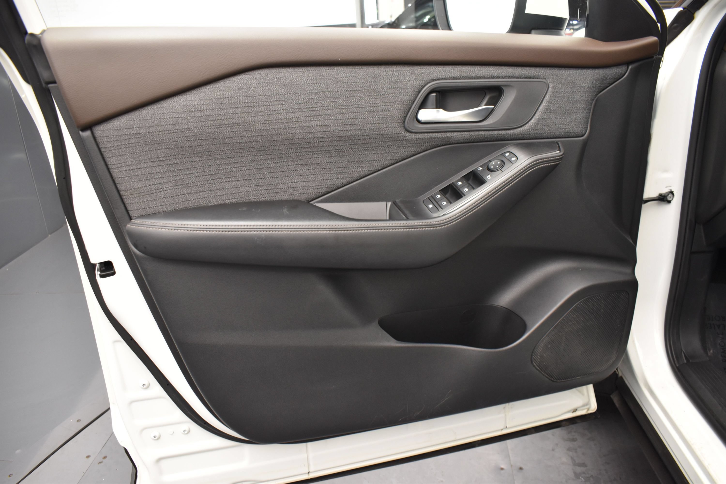 Used 2021 Nissan Rogue SV AWD/4WD image 5