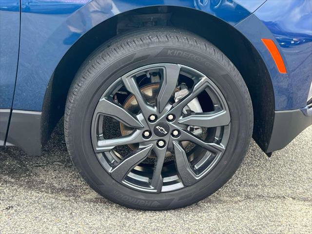 Used 2022 Chevrolet Equinox RS w/ LPO, Floor Liner Package image 7