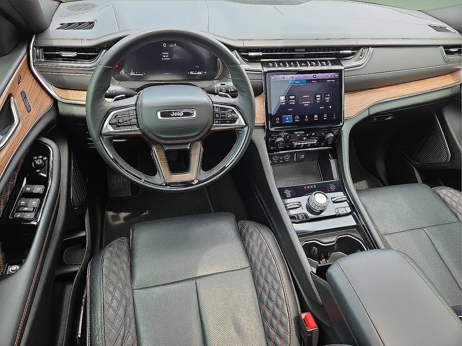 Used 2024 Jeep Grand Cherokee L Summit w/ High Altitude Package AWD/4WD image 6