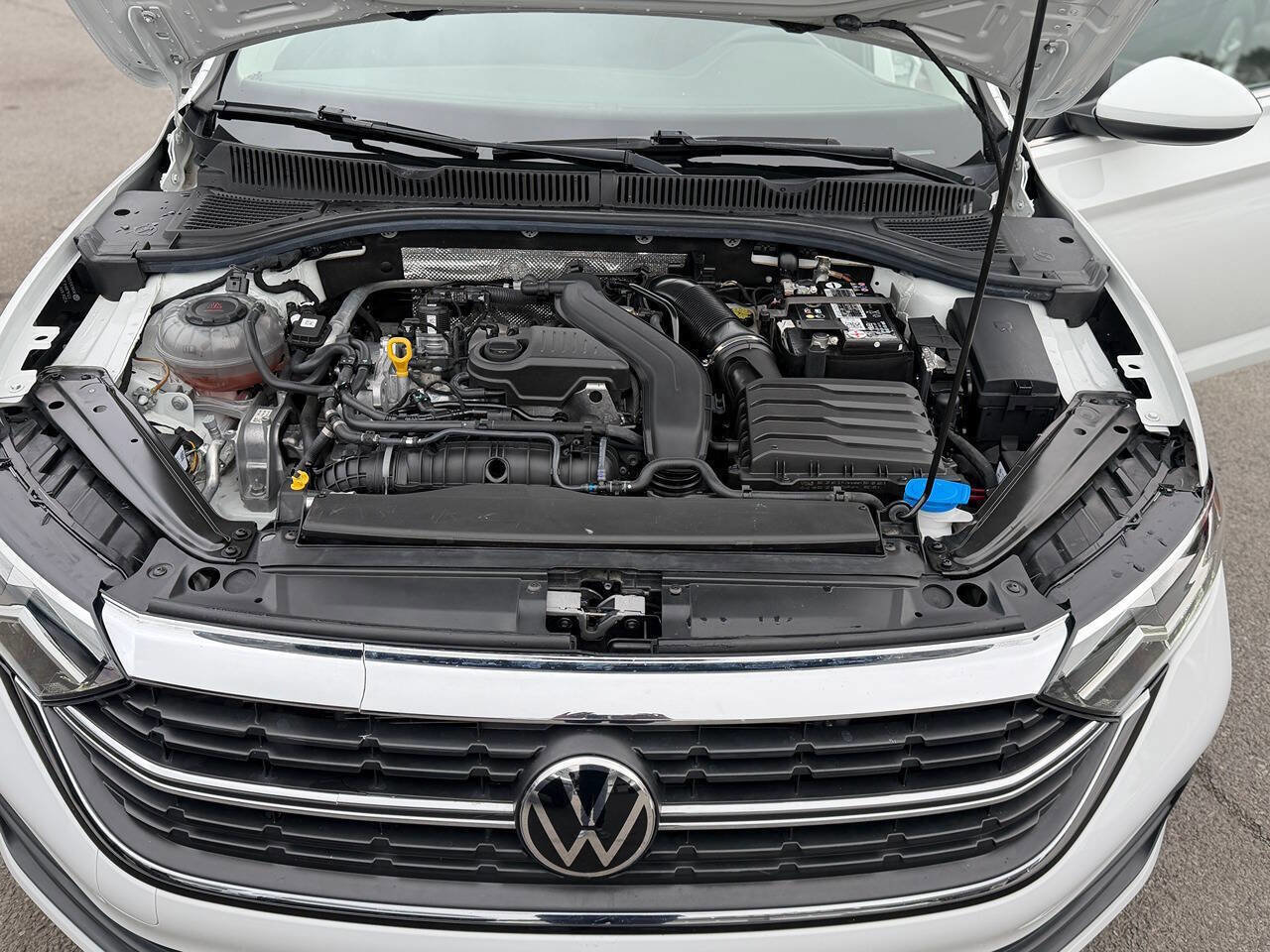 Used 2023 Volkswagen Jetta S image 40