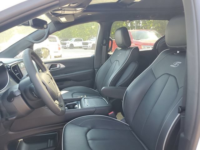 New 2026 Chrysler Pacifica Limited w/ S Appearance Package AWD/4WD image 18