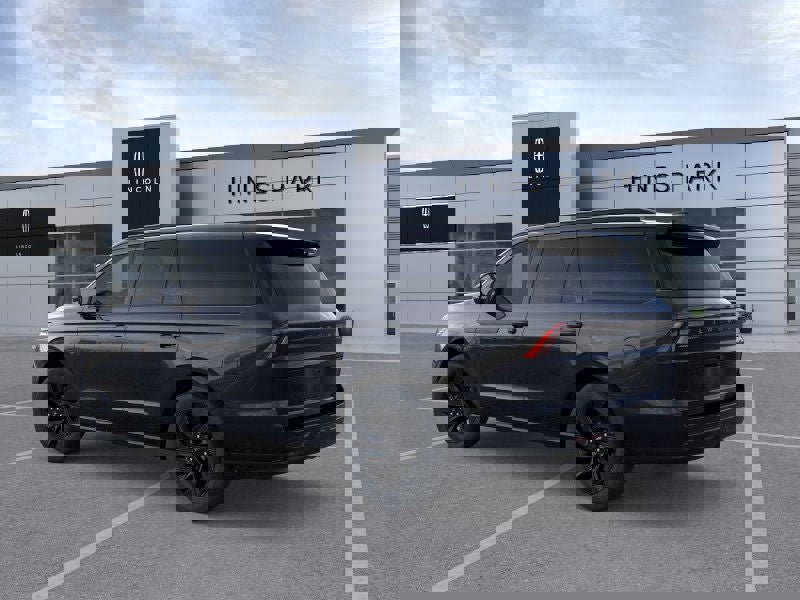 New 2026 Lincoln Navigator Reserve w/ Jet Appearance Package image 4