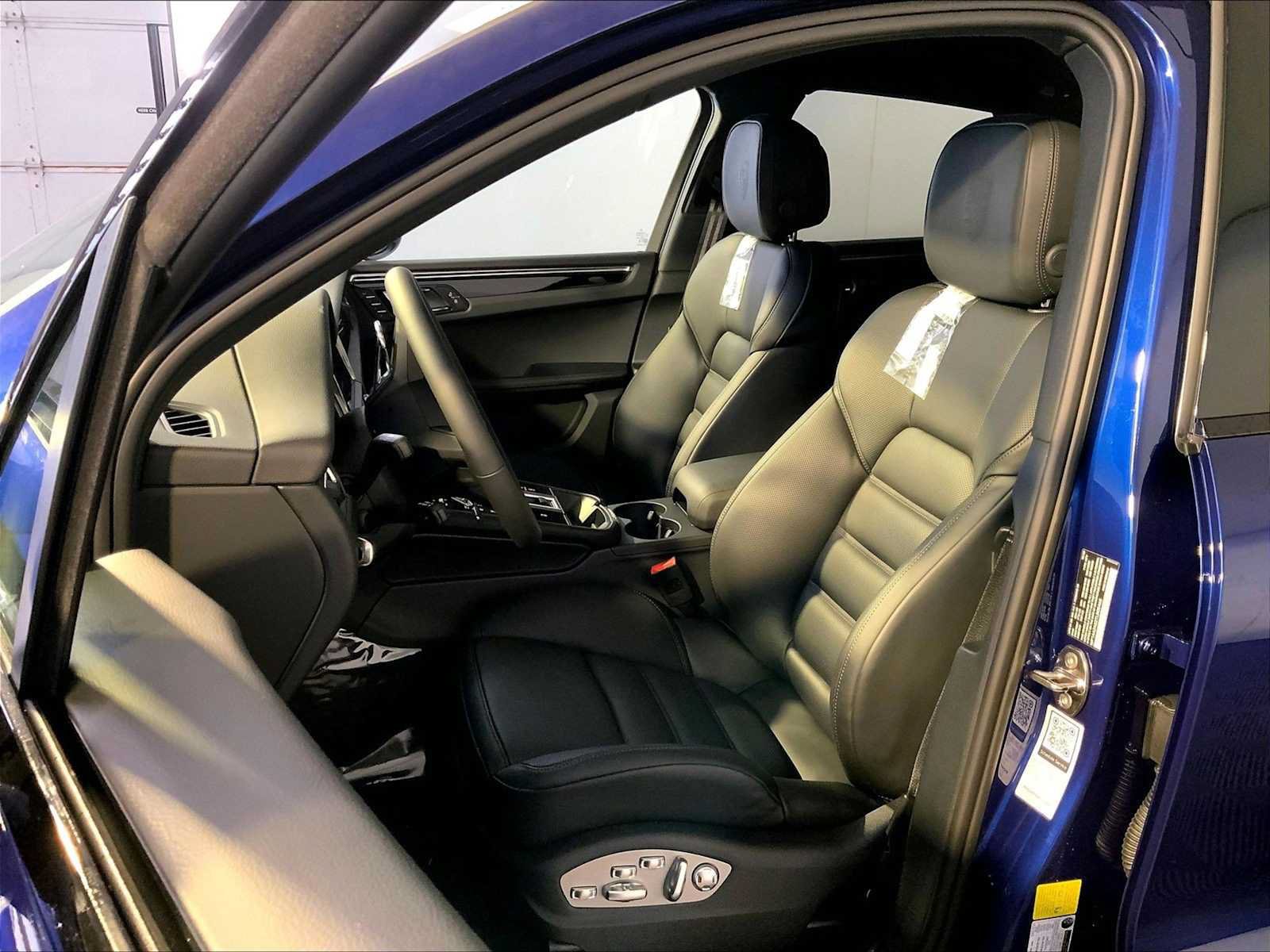New 2026 Porsche Macan AWD/4WD image 5