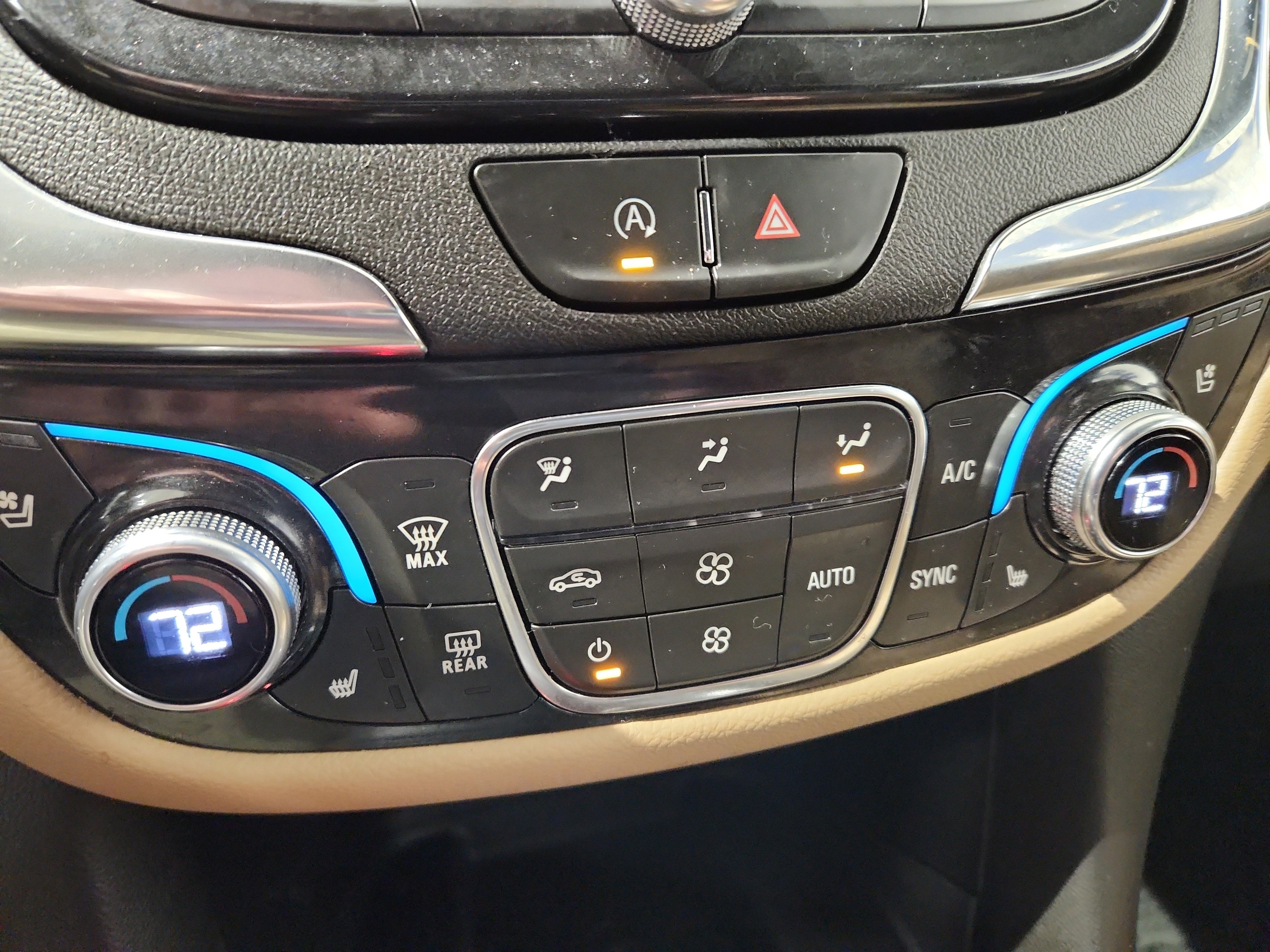 Used 2023 Chevrolet Equinox Premier image 9