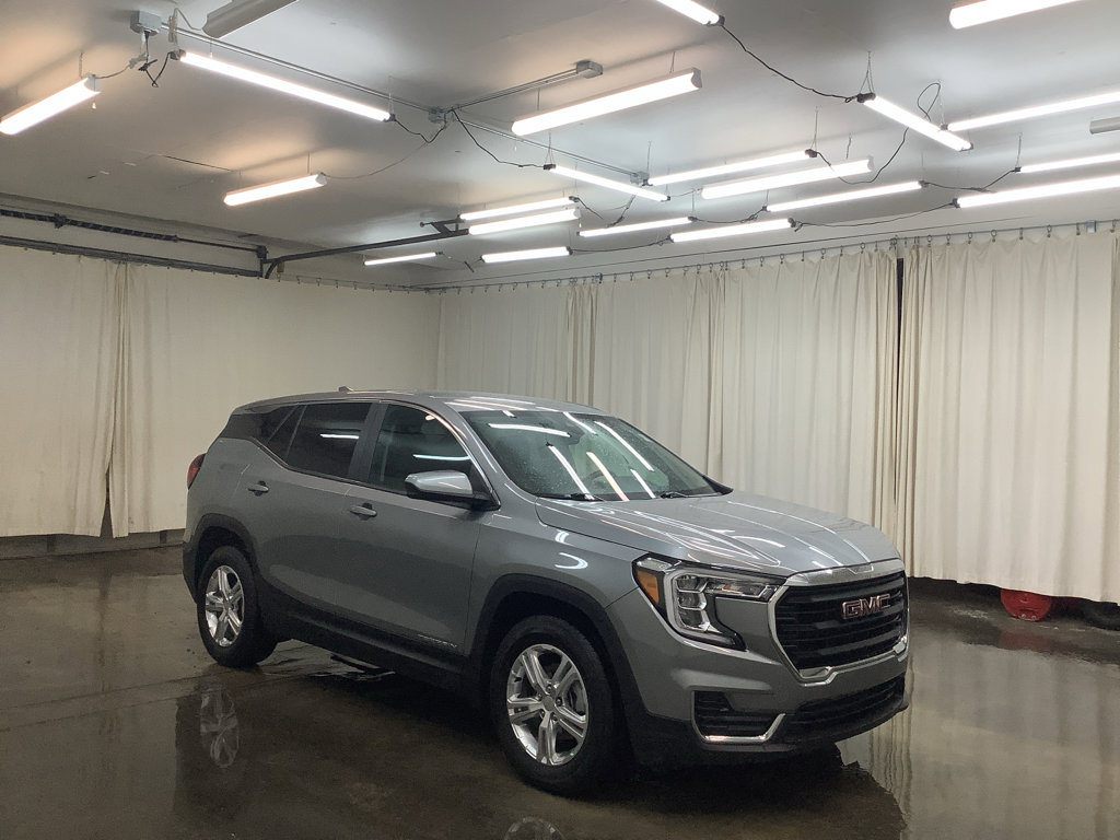 Used 2024 GMC Terrain SLE image 4