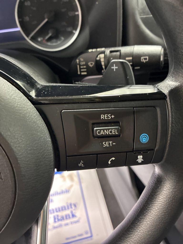 Used 2023 Nissan Rogue SV image 14