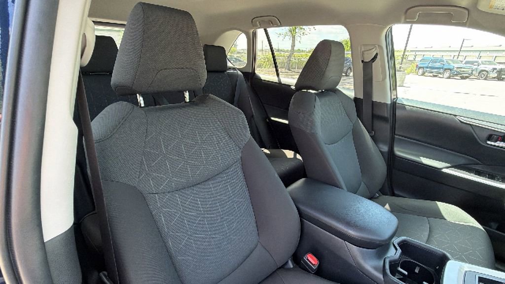 Certified 2025 Toyota RAV4 XLE image 41