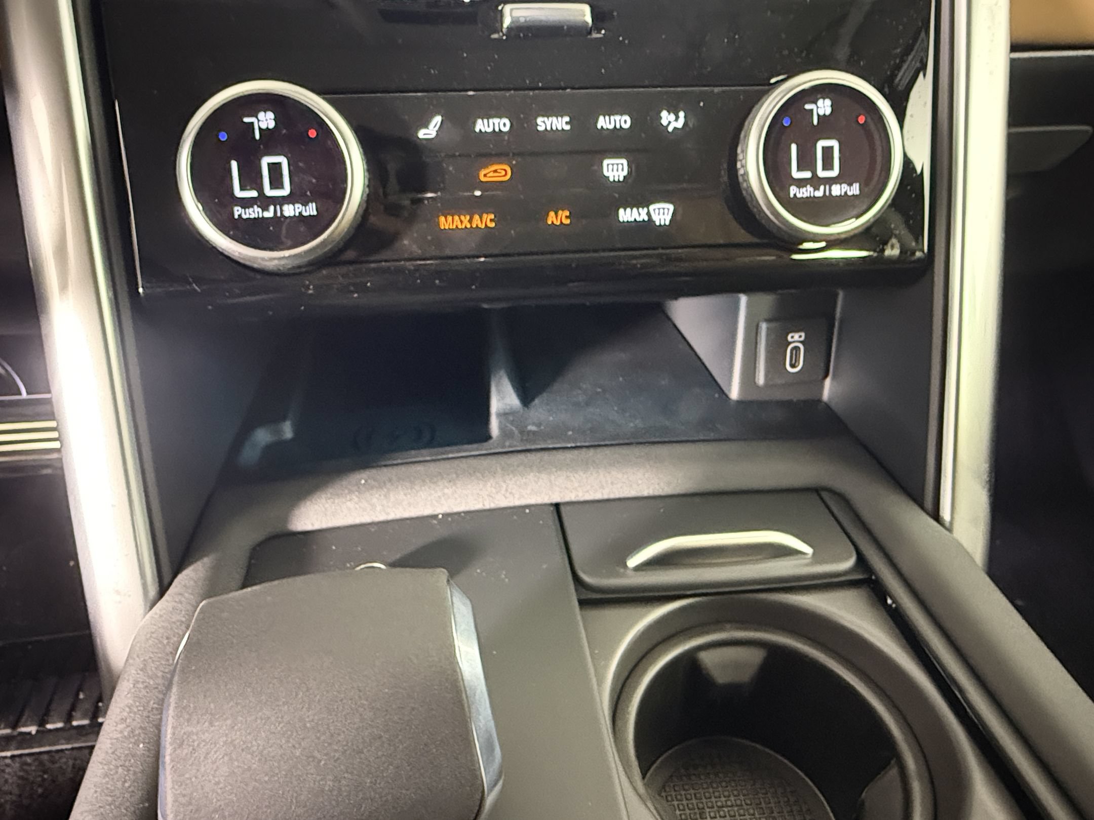 New 2026 Land Rover Discovery Limited Edition AWD/4WD image 18