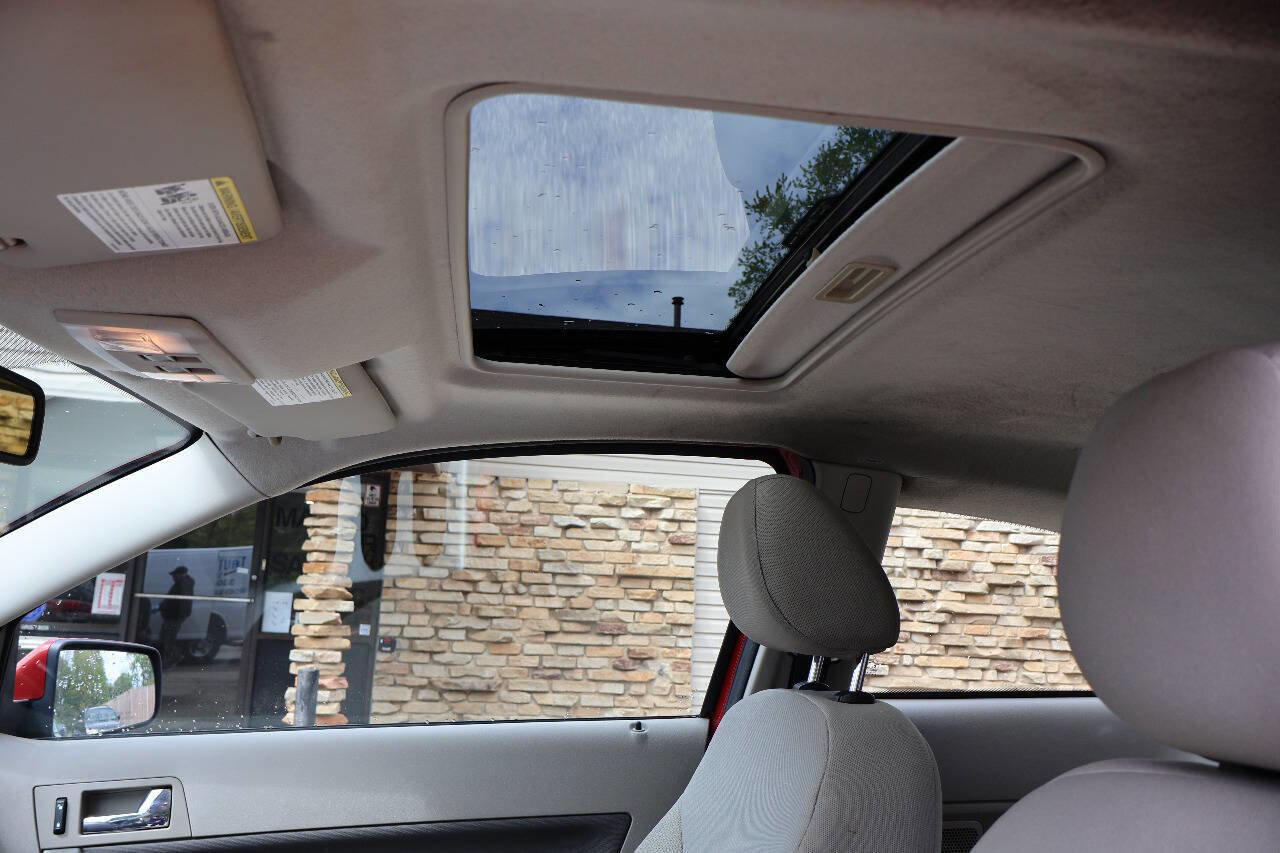 Used 2010 Ford Focus SES FWD image 14