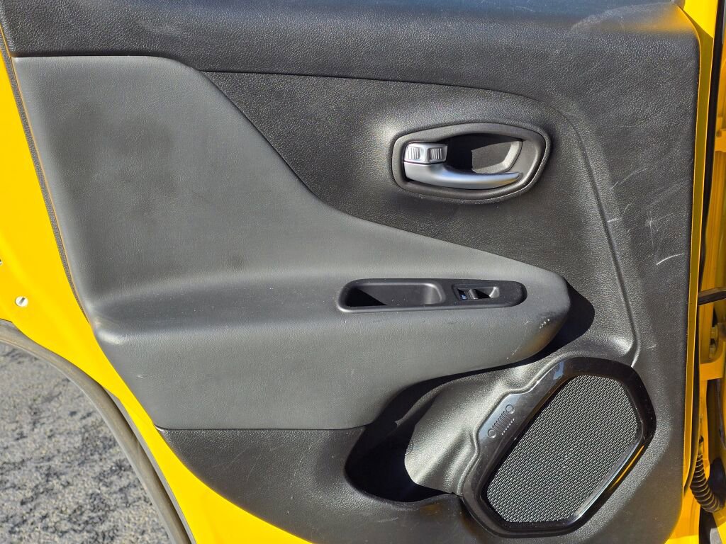 Used 2018 Jeep Renegade Altitude AWD/4WD image 20