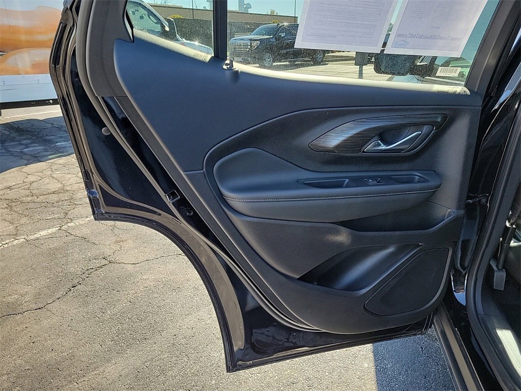 Used 2024 GMC Terrain SLT image 13