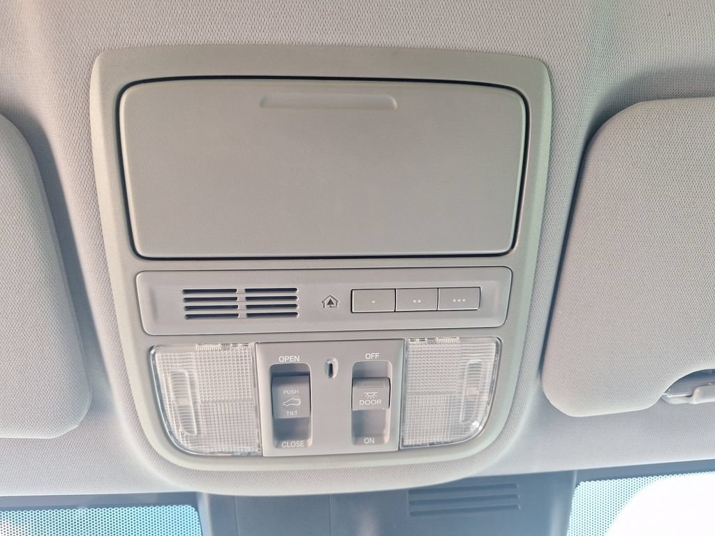 Used 2018 Honda CR-V Touring image 25
